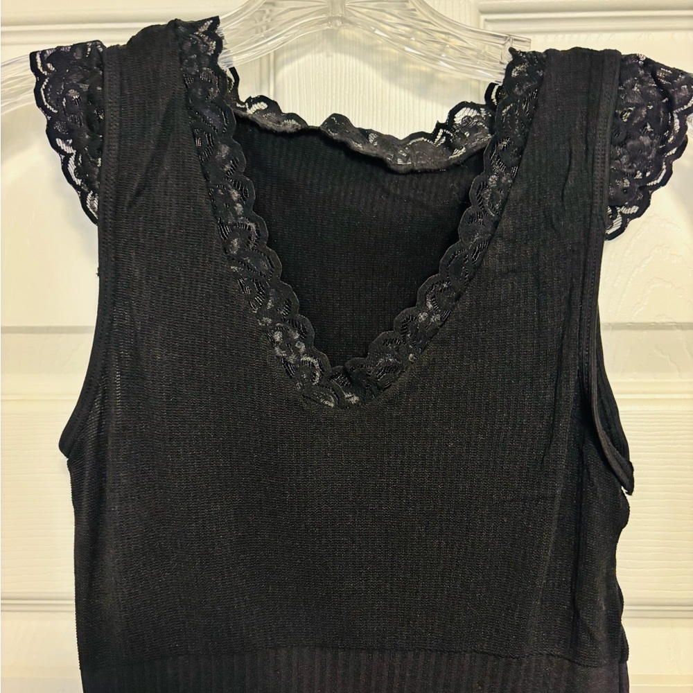 Cami Bodysuit Support Vneck Lace sleeveless